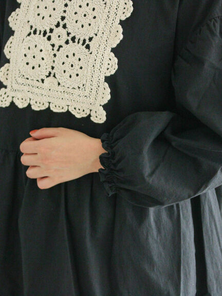 【WEB限定】胸元レース貼りチュニック(ブラック/キナリ)|Samansa Mos2(サマンサ モスモス)通販