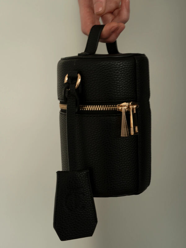 キーチャーム付きミニバニティ(ブラック)|Te chichi(テチチ)通販