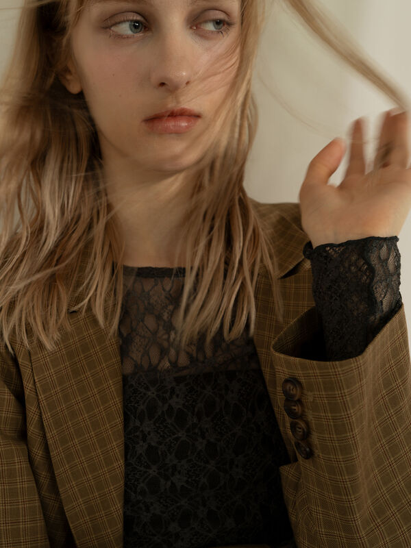 パッチワークレースクルーネックTOPS《2025Autumn catalog vol.2 item》(チャコールグレー)|Te chichi(テチチ)通販