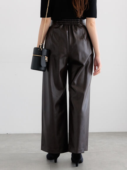 フェイクレザーセミワイドパンツ《2025Autumn catalog item》(ブラック/ブラウン)|Te chichi(テチチ)通販