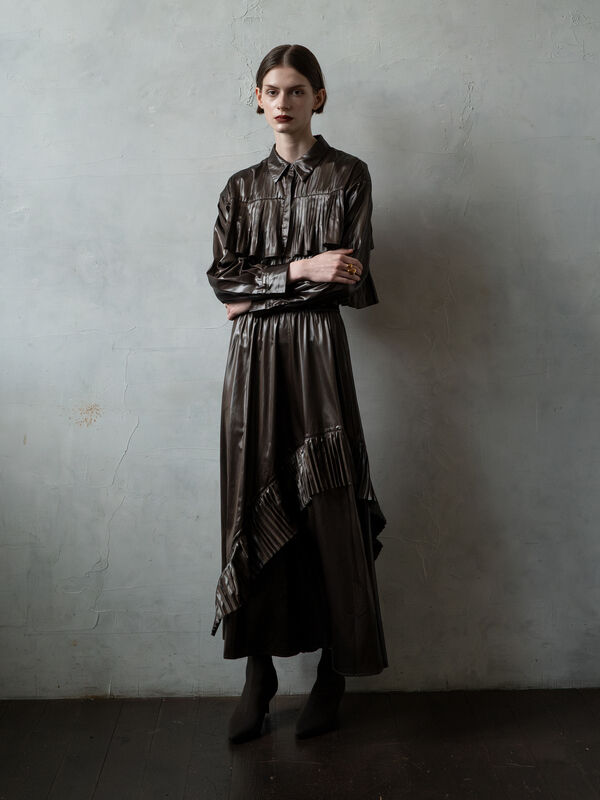 【Atelier plier】アシンメトリープリーツロングスカート(セットアップ可)《2025Autumn catalog item》(ブラウン)|Te chichi(テチチ)通販