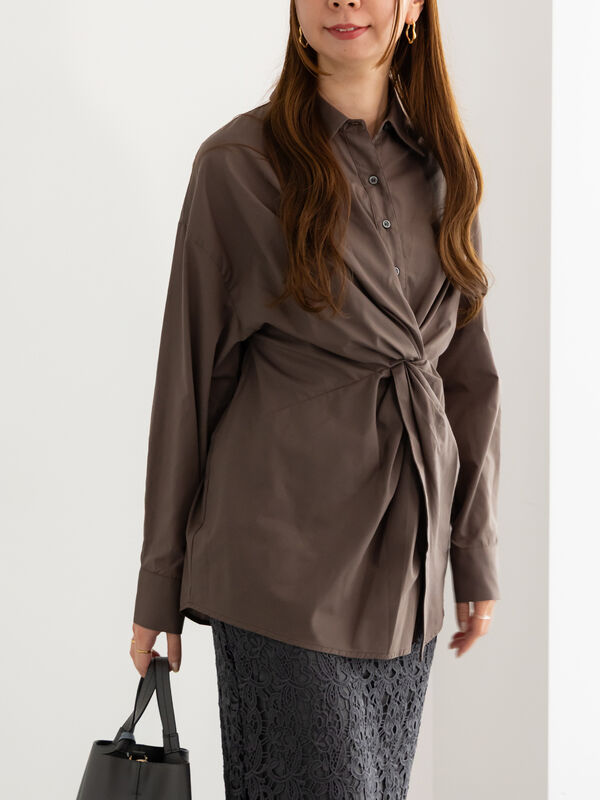 ツイストデザインシャツ《2025Autumn catalog vol.2 item》(ブラウン)|Te chichi(テチチ)通販