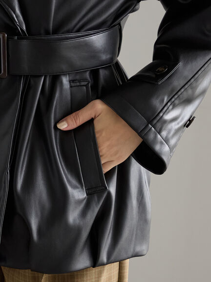 レザーショートトレンチコート《2025Autumn catalog vol.2 item》(ブラック)|Te chichi(テチチ)通販