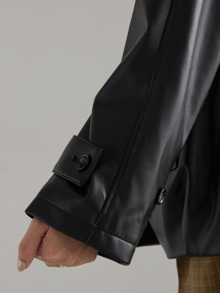 レザーショートトレンチコート《2025Autumn catalog vol.2 item》(ブラック)|Te chichi(テチチ)通販