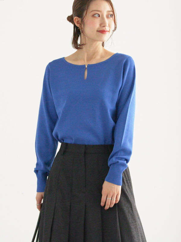 スクエアチャームキーネックプルオーバー(ブルー)|Te chichi(テチチ)通販