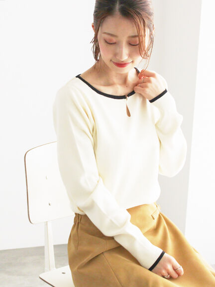 スクエアチャームキーネックプルオーバー(オフホワイト/ブラック/ブルー/ネイビー)|Te chichi(テチチ)通販