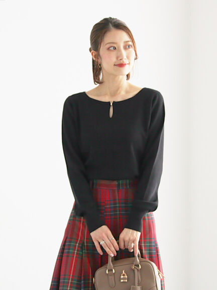 スクエアチャームキーネックプルオーバー(オフホワイト/ブラック/ブルー/ネイビー)|Te chichi(テチチ)通販