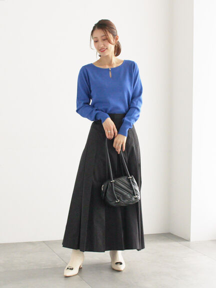 スクエアチャームキーネックプルオーバー(オフホワイト/ブラック/ブルー/ネイビー)|Te chichi(テチチ)通販