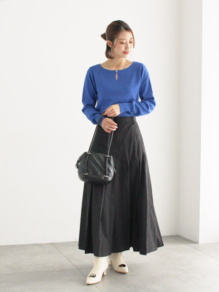 スクエアチャームキーネックプルオーバー(オフホワイト/ブラック/ブルー/ネイビー)|Te chichi(テチチ)通販