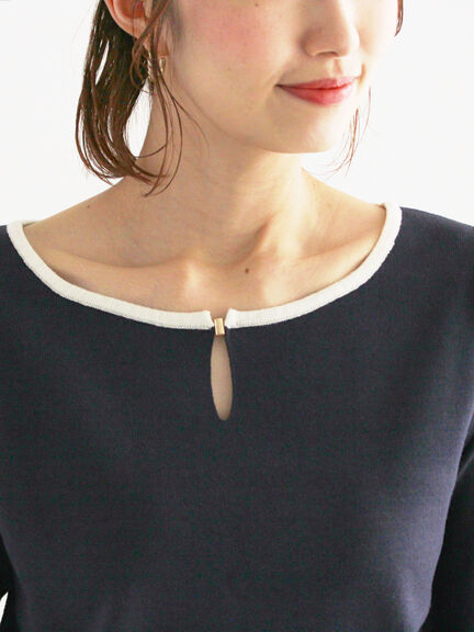 スクエアチャームキーネックプルオーバー(オフホワイト/ブラック/ブルー/ネイビー)|Te chichi(テチチ)通販