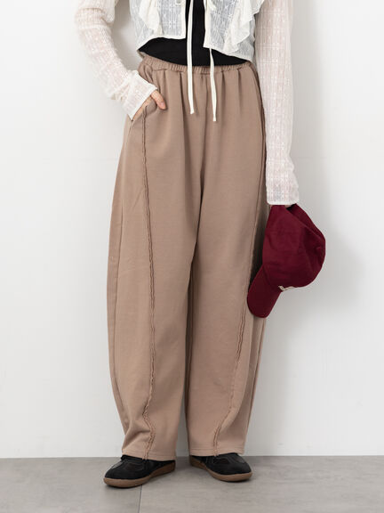 アウトシームスウェットカーブパンツ《2025autumn catalog item》(グレー/ブラック/モカ)|Te chichi TERRASSE(テチチ テラス)通販