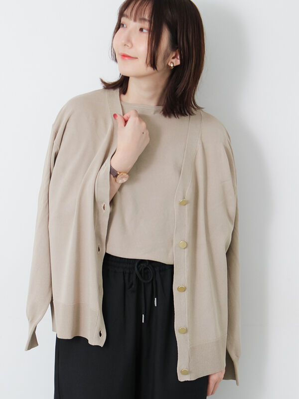 金釦Vネックリラックスカーディガン(ベージュ)|Te chichi TERRASSE(テチチ テラス)通販
