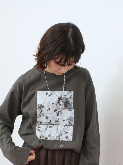 箔フォトプリントロンT(オフホワイト/グレー/チャコールグレー)|Samansa Mos2 blue(サマンサモスモス ブルー)通販