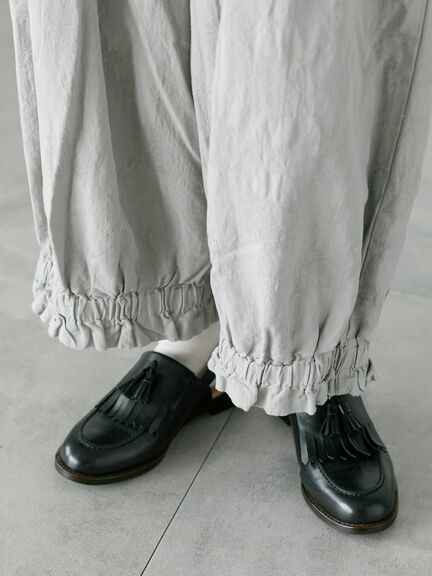 【WEB限定】コットンジャカード製品染め裾フリルパンツ(グレー/ブラック/キナリ)|TSUHARU by Samansa Mos2(ツハルバイサマンサモスモス)通販