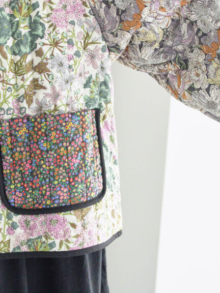 【LIBERTY】パッチワークキルトジャケット(レッド/キナリ)|TSUHARU by Samansa Mos2(ツハルバイサマンサモスモス)通販