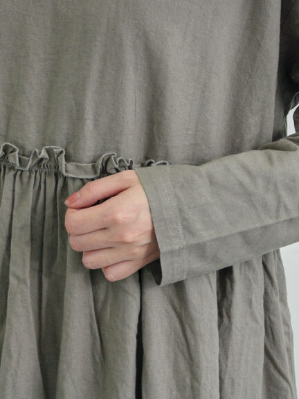 【WEB限定 Sサイズ】製品染めヘンプコットン前後着ギャザーワンピース(グレー/レッド/キナリ)|TSUHARU by Samansa Mos2(ツハルバイサマンサモスモス)通販