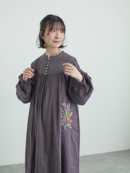 【WEB限定 Sサイズ】ランダム刺繍レース切替ワンピース（オフホワイト/チャコールグレー/ミント）｜TSUHARU by Samansa Mos2（ツハルバイサマンサモスモス）通販