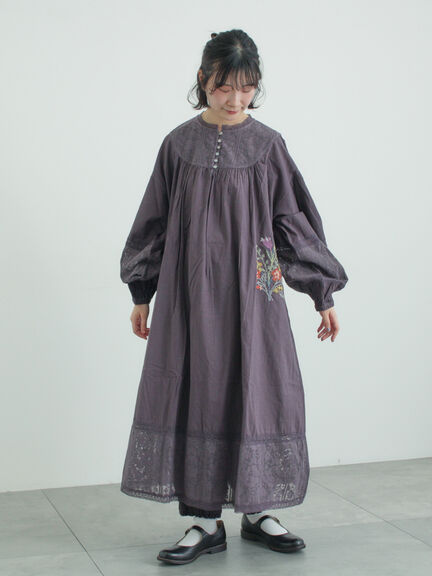 【WEB限定 Sサイズ】ランダム刺繍レース切替ワンピース（オフホワイト/チャコールグレー/ミント）｜TSUHARU by Samansa Mos2（ツハルバイサマンサモスモス）通販