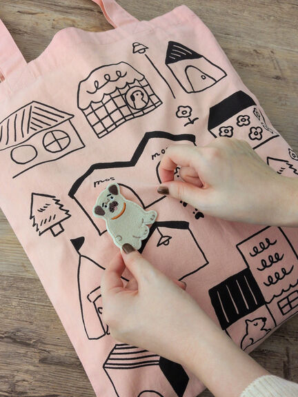 【yukino×SamansaMos2home’s】ブローチ付バッグ(ピンク/グリーン)|Samansa Mos2 home's(サマンサモスモスホームズ)通販