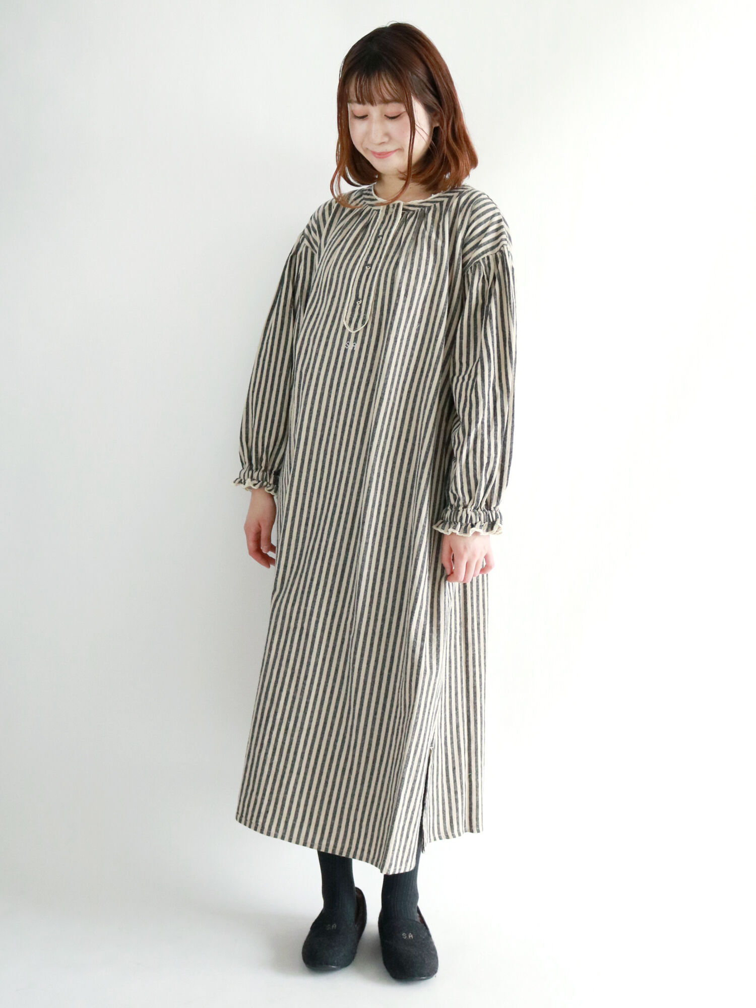 セール 35th Sa刺繍ワンピース オフホワイト グレー チャコールグレー サックスブルー キナリ ワンピース Sm2 サマンサ モスモス 公式通販