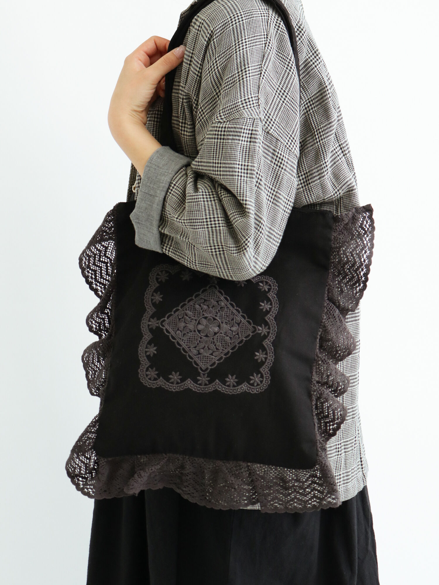 フリルレース刺繍トートバッグ ブラック キナリ バッグ バッグ ポーチ Sm2 サマンサ モスモス 公式通販