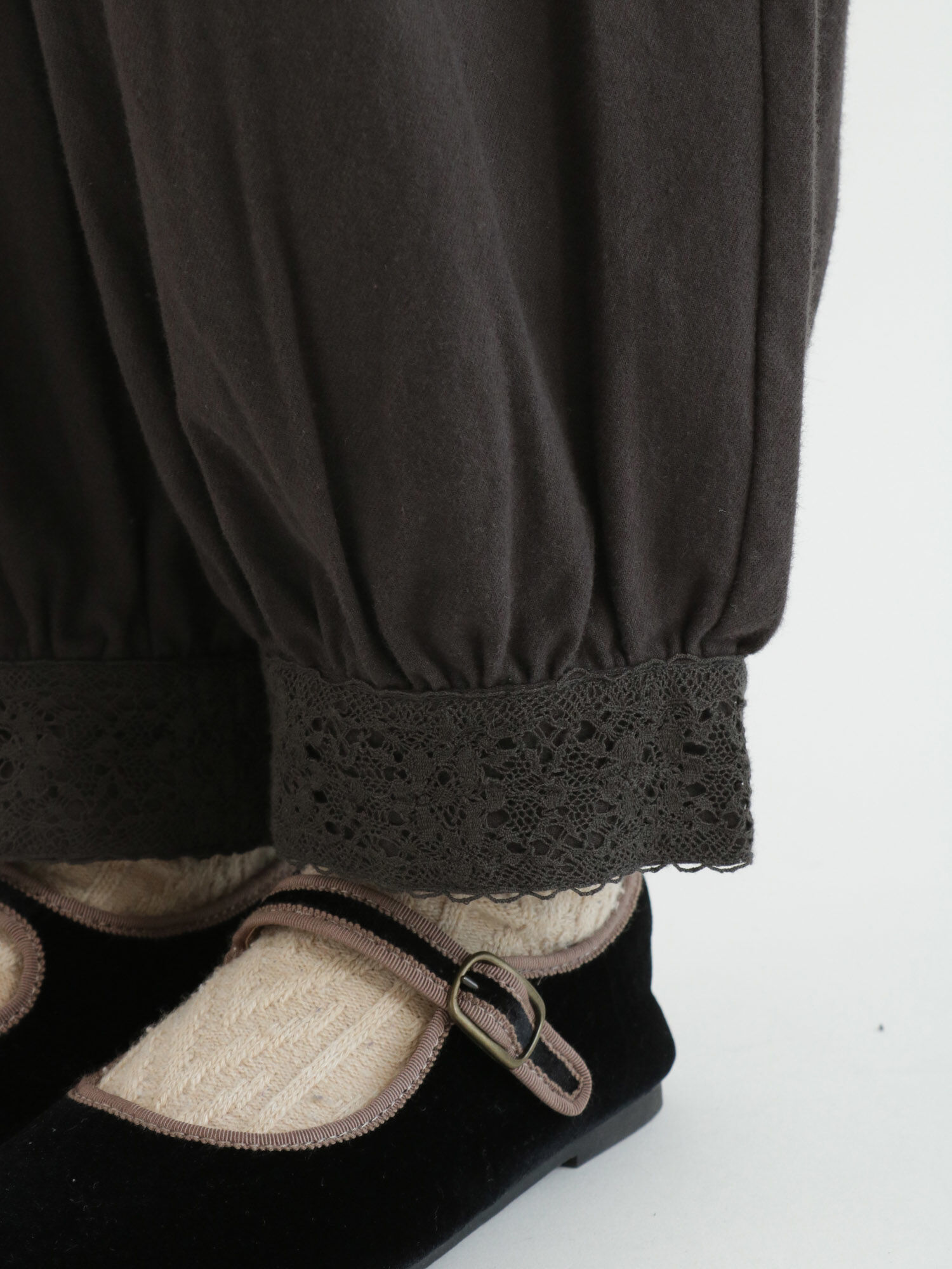 セール】 綿起毛ツイル裾レースパンツ（ブラック/ベージュ/グリーン 