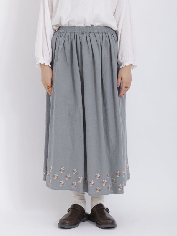 マカベアリス×SamansaMos2】裾刺繍スカート（ブラック/ベージュ/ブルー