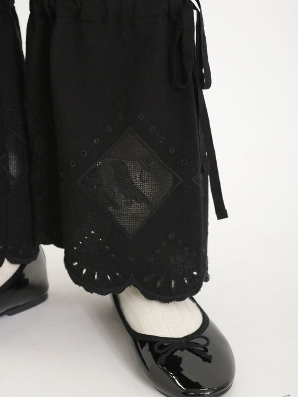 鳥刺繍裾口絞りペチパンツ（オフホワイト/ブラック/キナリ/ボトムス 