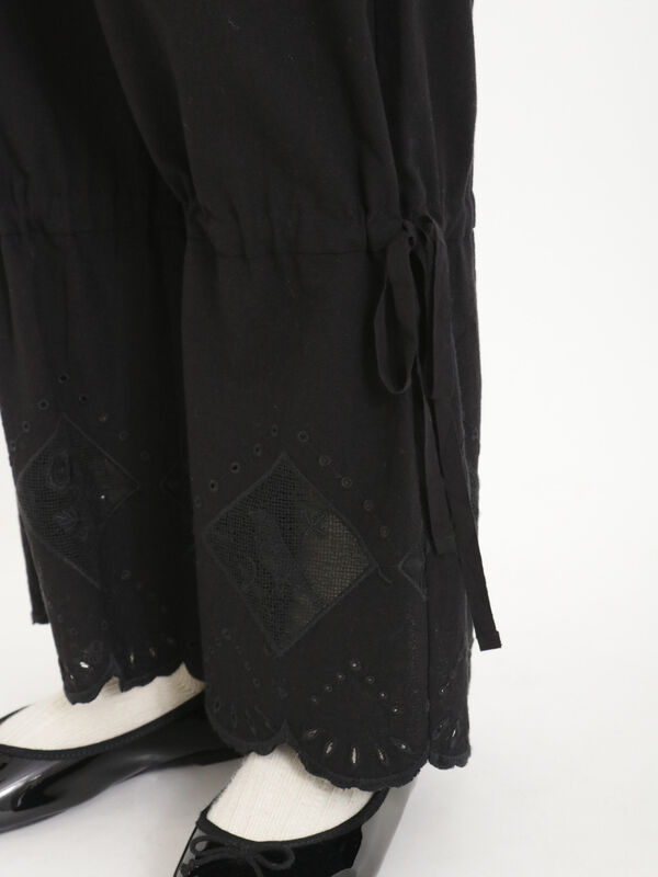 鳥刺繍裾口絞りペチパンツ（オフホワイト/ブラック/キナリ/ボトムス 