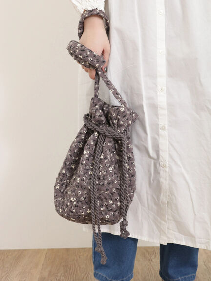 【india crafts】花刺繍キルト巾着バッグ（チャコールグレー）｜Samansa Mos2（サマンサ モスモス）通販