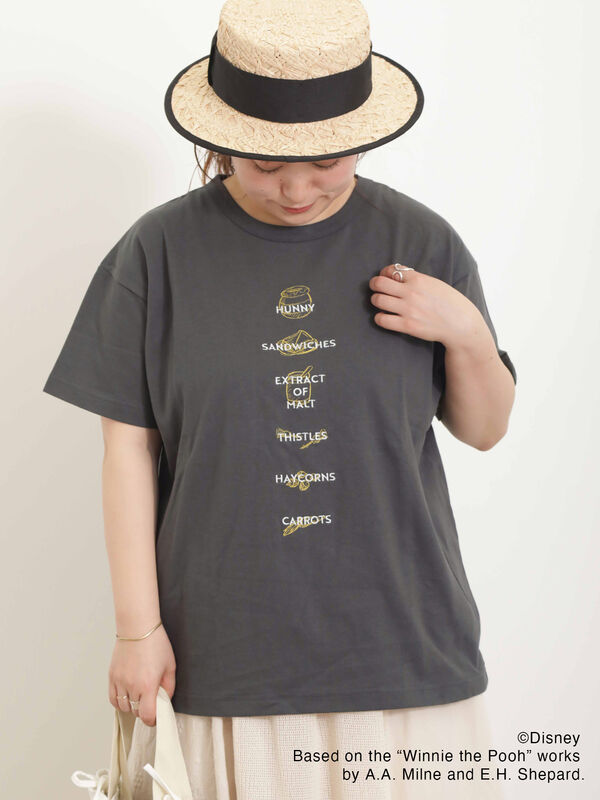セール】 【Disney】くまのプーさん/ロゴ刺繍Tシャツ（オフホワイト/チャコールグレー/ベージュ/トップス/Tシャツ）| SM2（サマンサ  モスモス）公式通販