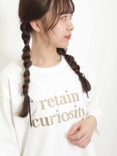 ロゴ刺繍裾ラウンドチュニックTシャツ（オフホワイト/チャコールグレー