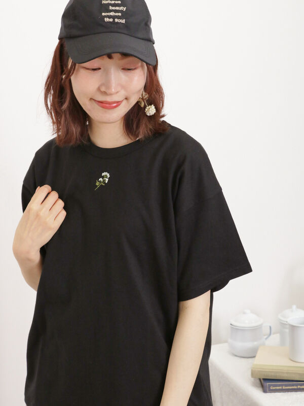 汗染み防止】お花刺繍Tシャツ（オフホワイト/ブラック/ミント/キナリ ...