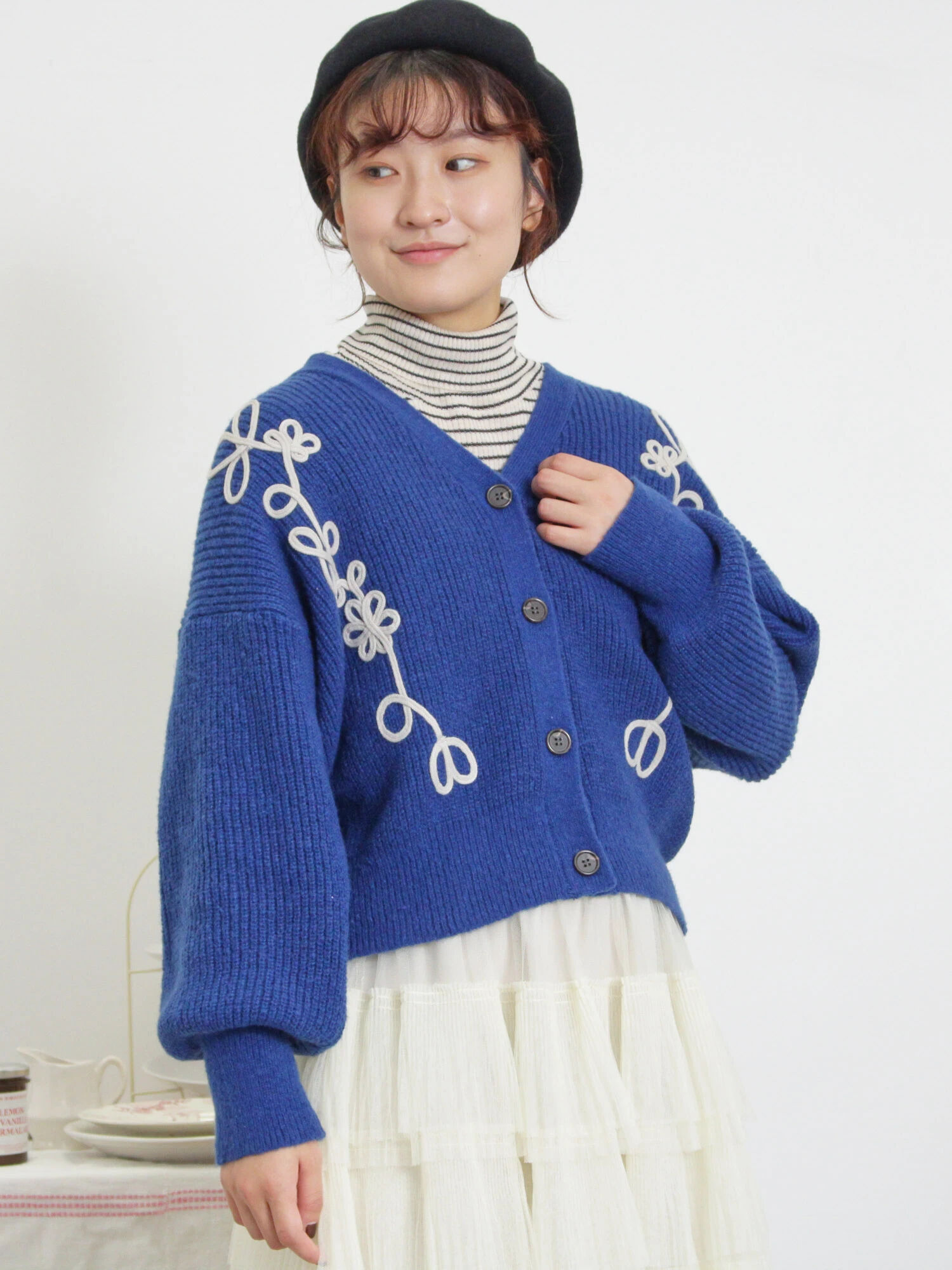 新品　DOMELLE(ドメル) シルクケープカーディガン 水色 フリーサイズ DOMELLE シルクケープカーディガン 水色 フリーサイズ カーディガン