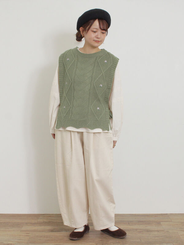 セール】 花刺繍脇リボンベスト（ブラック/ベージュ/グリーン/キナリ