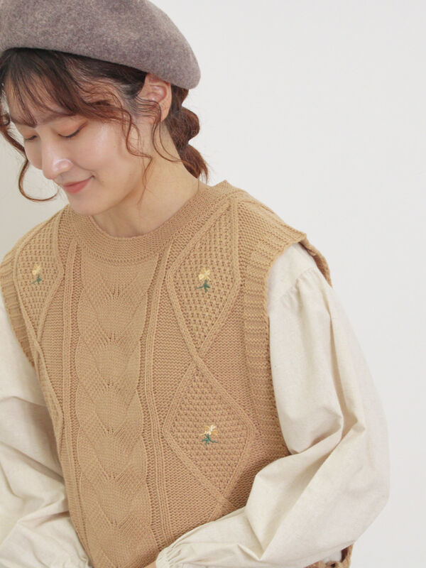 セール】 花刺繍脇リボンベスト（ブラック/ベージュ/グリーン
