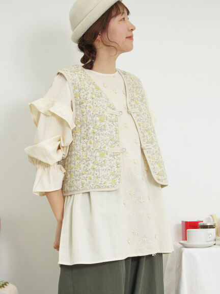 中綿キルトチャイナボタンベスト（チャコールグレー/ネイビー）｜Samansa Mos2（サマンサ モスモス）通販