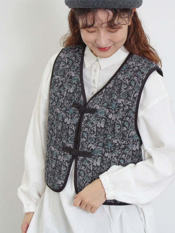 セール】 中綿キルトチャイナボタンベスト（チャコールグレー/ネイビー