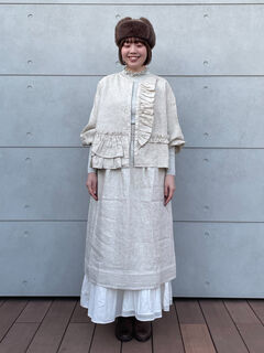 立川限定】リネン前開きフリルブラウス（オフホワイト/ブラック