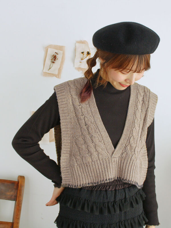 ◎ブランケットステッチケーブル編みショートベスト（オフホワイト/チャコールグレー）｜Samansa Mos2（サマンサ モスモス）通販