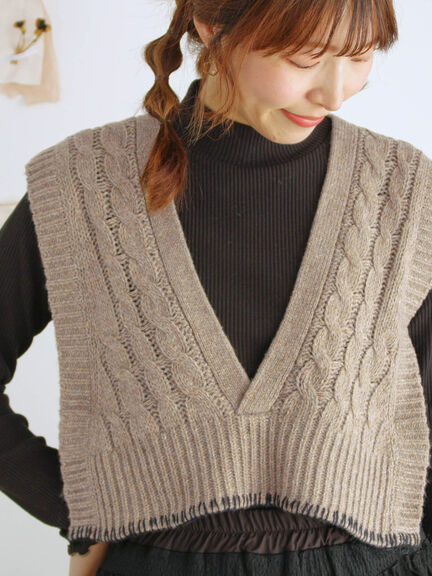 ◎ブランケットステッチケーブル編みショートベスト（オフホワイト/チャコールグレー）｜Samansa Mos2（サマンサ モスモス）通販