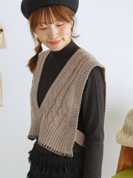 ◎ブランケットステッチケーブル編みショートベスト（オフホワイト/チャコールグレー）｜Samansa Mos2（サマンサ モスモス）通販