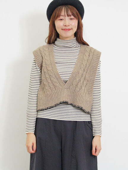 ◎ブランケットステッチケーブル編みショートベスト（オフホワイト/チャコールグレー）｜Samansa Mos2（サマンサ モスモス）通販