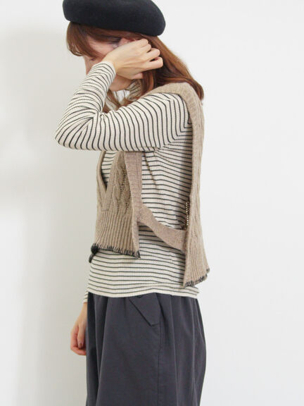 ◎ブランケットステッチケーブル編みショートベスト（オフホワイト/チャコールグレー）｜Samansa Mos2（サマンサ モスモス）通販