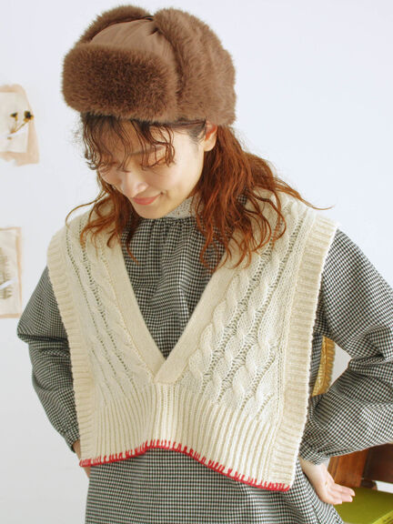 ◎ブランケットステッチケーブル編みショートベスト（オフホワイト/チャコールグレー）｜Samansa Mos2（サマンサ モスモス）通販