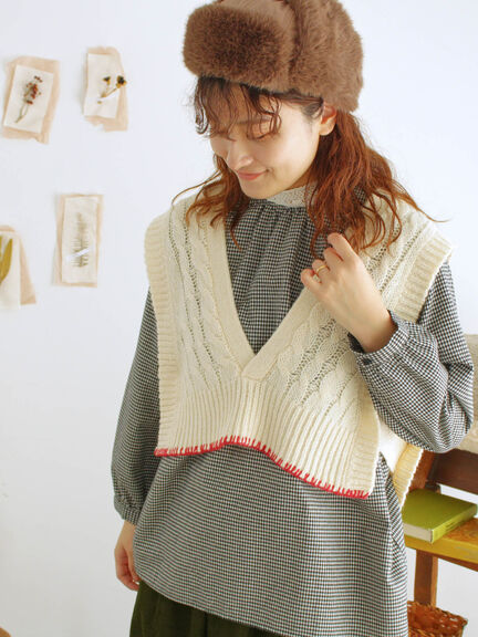 ◎ブランケットステッチケーブル編みショートベスト（オフホワイト/チャコールグレー）｜Samansa Mos2（サマンサ モスモス）通販