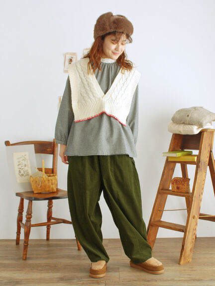 ◎ブランケットステッチケーブル編みショートベスト（オフホワイト/チャコールグレー）｜Samansa Mos2（サマンサ モスモス）通販