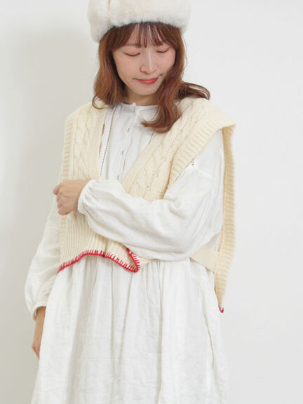 ◎ブランケットステッチケーブル編みショートベスト（オフホワイト/チャコールグレー）｜Samansa Mos2（サマンサ モスモス）通販