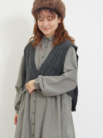 ◎ブランケットステッチケーブル編みショートベスト（オフホワイト/チャコールグレー）｜Samansa Mos2（サマンサ モスモス）通販