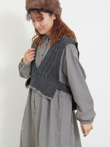 ◎ブランケットステッチケーブル編みショートベスト（オフホワイト/チャコールグレー）｜Samansa Mos2（サマンサ モスモス）通販